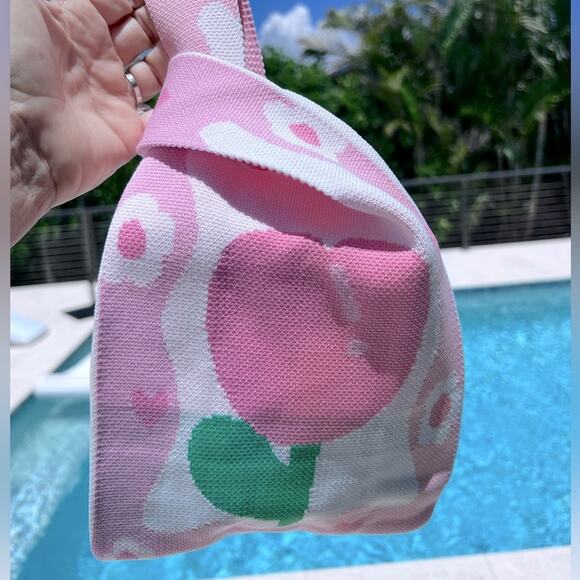 NWT $100 ANTHROPOLOGIE knit boho handbag  BOTTOMS UP pink tulip - Picture 2 of 8